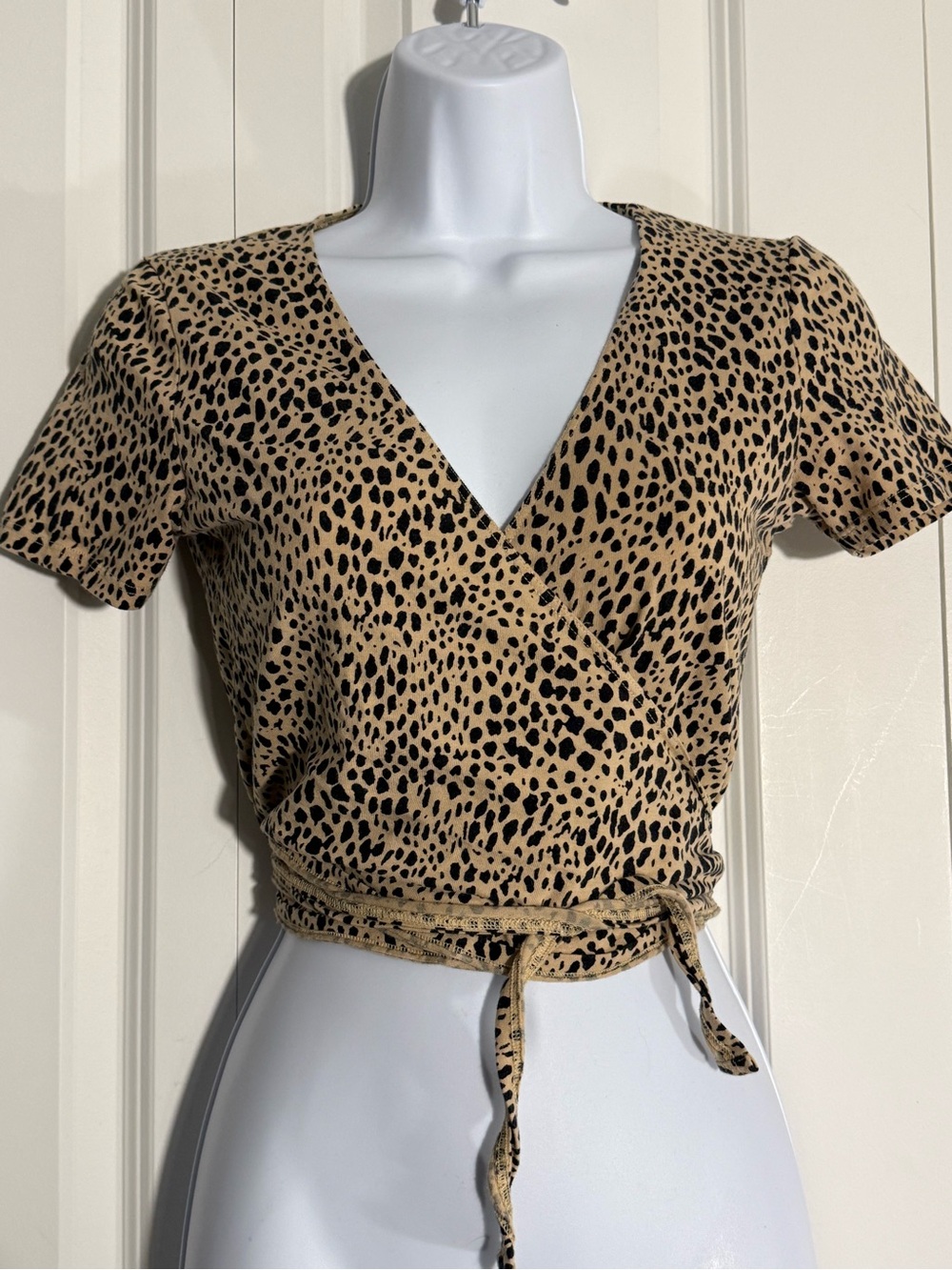 Brandy Melville Leopard Wrap Crop Top - Tan & Black